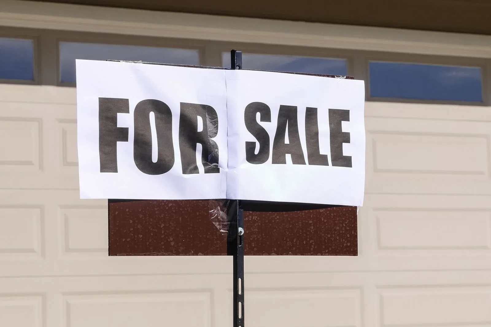 Te-koop-bord voor een woning
