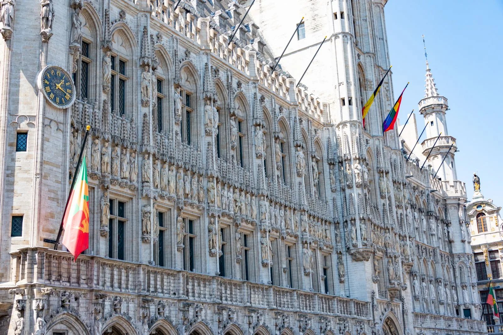 Versierd gebouw van een stadhuis